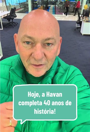 Hoje, a Havan completa 40 anos de história. Quero agradecer, de coração, aos nossos mais de 25 mil colaboradores, aos nossos clientes, fornecedores e a todos os fãs que ajudaram a construir essa trajetória. Chegar aos 40 anos não é uma tarefa fácil. É uma conquista que só foi possível graças ao trabalho, à dedicação, à disciplina e ao comprometimento de todos. Nossa missão continua a mesma: encantar clientes, colaboradores e fornecedores. Queremos seguir crescendo e construindo um legado que dur