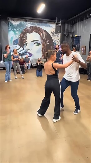 Connexion. Respiration. Timing. Stage bachata @kokobachatafrance @angelina_bachata_anwa 📍 Studio Anwa Dance – Osny (95) #bachata #bachatasensual #bachatafrance #bachataparis #bachatavibes #sensualdance #partnerdance #dancerslife #dancecommunity #latinmood #anwadance #studioanwa #osny #valdoise #coursdedanse #soireebachata #bachataaddict #connectiondance #timing #respiration | Angelina De Castro