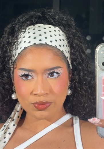 Polka dot makeup 🖤 #polka #dots