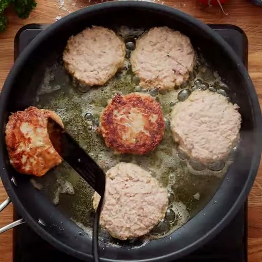 Crispy keto tuna burgers