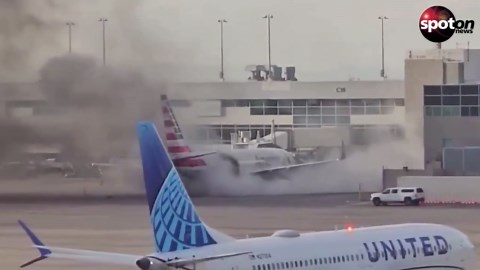 Plane on fire: passengers leave smoking plane via wing