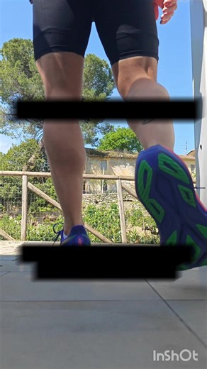 Riscaldamento prima della corsa: routine semplice da 5 minuti per correre meglio e ridurre il rischio di infortuni Prima di correre non partire subito. Dedica 5 minuti al riscaldamento. Questa routine è molto semplice: 👉 ogni esercizio 30 secondi 👉 attiva gambe, anche e caviglie 👉 prepara il corpo alla corsa Perché è importante? 👉 riduci il rischio di infortuni 👉 migliori la qualità della corsa 👉 parti già “attivo”, non a freddo Non serve fare cose complicate. Serve farle bene e con costan