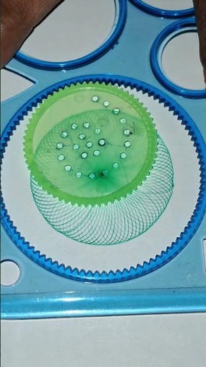 Drawing a Perfect Three-Leaf Spirograph Pattern in Two Colors 🍀