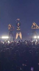 Demi Lovato - Confident (It's Not That Deep Tour)