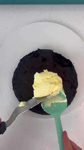 Cake Decorating Tutorial: Techniques and Tips