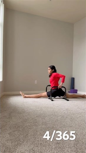Splits using pusgupbar #yoga #split #exercise #pushupbar #flexibility