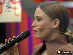 Serenay Sarikaya & Tek Basina