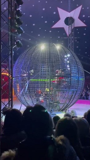 6 Motorräder in T0DES-Kugel 😳