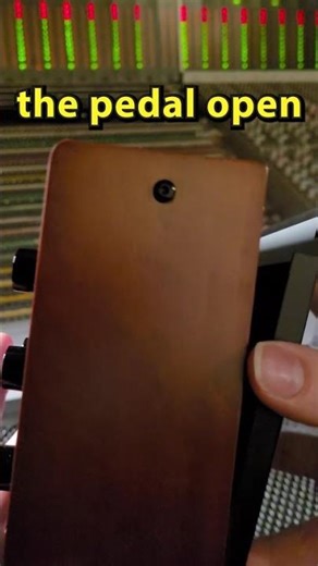 This pedal has something hidden inside 👀 #behringer #BM18M #ClusterBox #pedals #guitar