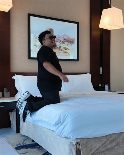 Quick tour sa Hotel room nakin sa Dubai. Time Asma Hotel We got the Executive Suite 1766.46 AED for 2 nights (26,764.81 PHP). Steep yung price kasi couple of days ago lang namin to na book for some unexpected reason. We booked here kasi malapit to sa TOKEN2049 venue at karamihan ng side events. Walkable few kilometres away lang lahat. #cryptito #dubai #token2049dubai #timeasmahotel