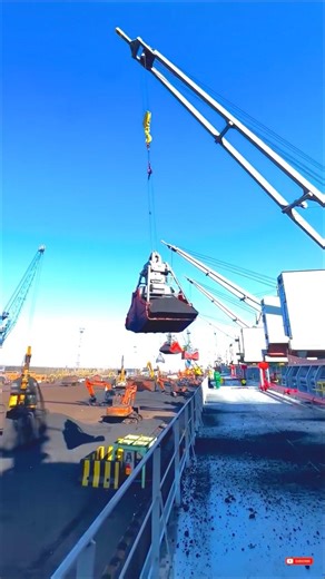 Bade ship pe loading and Discharging process #merchantnavy #maritime