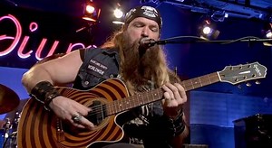 Video: ZAKK WYLDE Performs With LES PAUL TRIO On 'Front And Center'