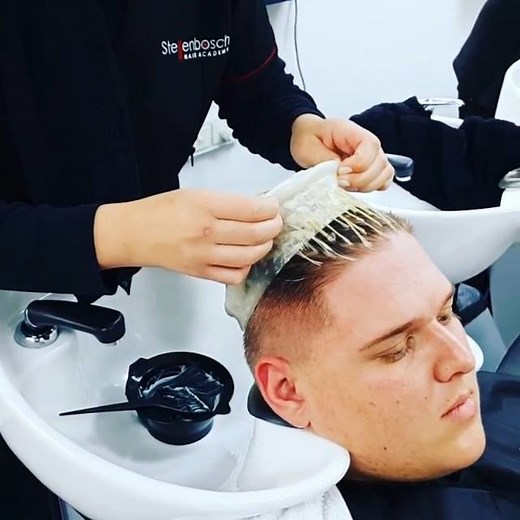 This cap highlighting technique creates highlights for shorter hair | Insider Beauty