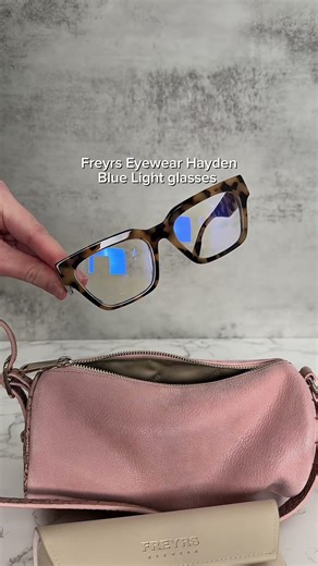 What's in our Brahmin bag? #bags #freyrs #fashion #shorts