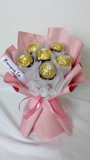 #bouquet #chocolatebouquet #ferrerorocher #ferrerobouquet #wrappinggifts #tutorial