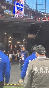 #UGA QB Gunner Stockton arrives in the Benz ahead of the Georgia Tech game. #GoDawgs | UGA Football Live