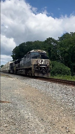 NS locomotives #4251 and #4521 are passing through Suwanee GA. #train #ns #suwanee