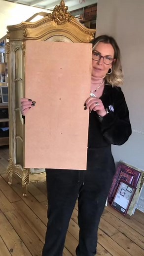 “Solly''s blue wall panel pt 1”Watch out for this Blue Wall panel creation by Solly Jo. We have hundreds of WoodUbend mouldings but if you want to create your own design, it is very easy. Warm the moulding, cut, trim, stretch and shape it as you wish. Products used:WoodUbend Applique WUB1237WoodUbend Applique WUBX1011WoodUbend Applique WUB1374Dixie Belle Paints Antebellum Blue, Savannah MistDixie Belle CrackleDixie Belle Mud Black#woodubend #woodubendmouldings #furnituredesign #furnitureflip #up