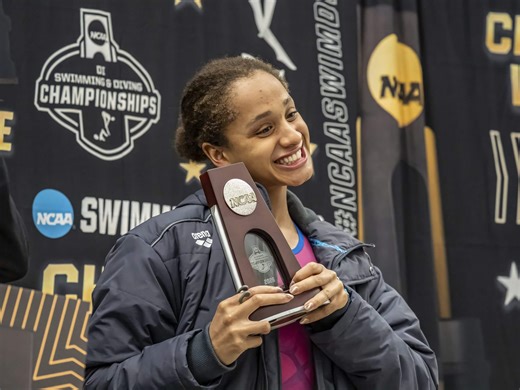 Off Stellar NCAA Debut, Todd DeSorbo Backs Sara Curtis to Chase Gretchen Walsh Records