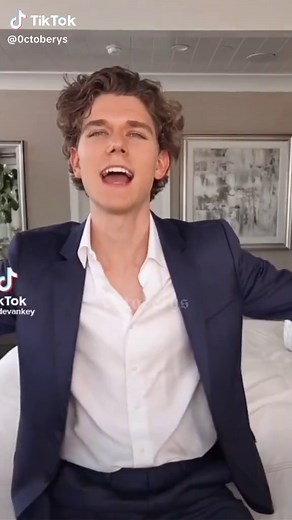 Exploring Childhood Crush Stories with Devan Key in 2023