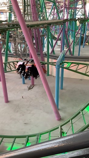 TMNT 🥷🐢 has the largest corkscrew I’ve ever experienced. Usually they are the last elements in a traditional coaster 🎢 so it took me by suprise 😮‍💨 #tmnt #shellraiser #teenagemutantninjaturtles #ninjaturtles #nickelodeon #universe #indoor #themepark #rollercoasters #rides #family #fun #intense #launch #gerstlauer #corkscrew #upsidedown #steepest #drop #americandream #mall #usa #nj #newjersey #meta #reelsinstagram #reels | Daishawn Reid