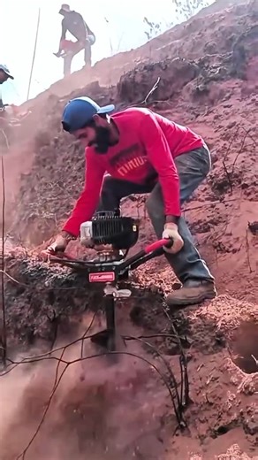 Pembuatan lahan untuk penanaman pohon kopi Arabika #reel #fyp #jangkauanluas | Silvia Fika