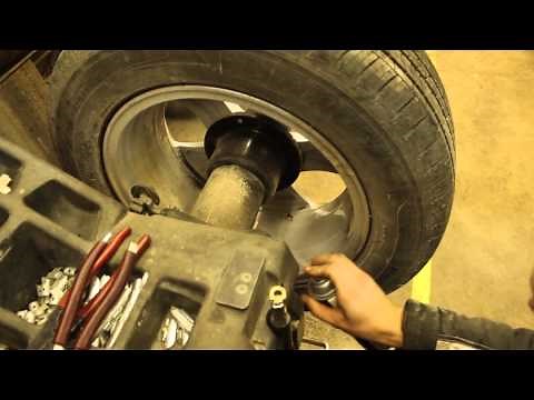How To Balance A Car Wheel Tire Rim Assembly - With The Hunter GSP9700