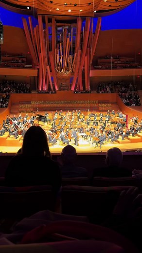 Angela Aguilar’s performance of La Llorona with the LA Phil, conducted by Gustavo Dudamel at the Walt Disney Concert Hall. Angela Aguilar and Dudamel brought La Llorona to life with haunting beauty! A powerful and beautiful blend of Mexican folk soul and symphonic elegance. #LaLlorona #AngelaAguilar #Dudamel #DiaDeMuertos”