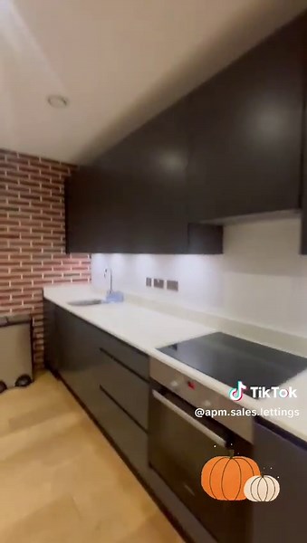 👻Spooky Season.. So rent in London! Autumn vibes! 2 bedroom apartment in Bow.#bow#rent#property#availablenow#students🎃