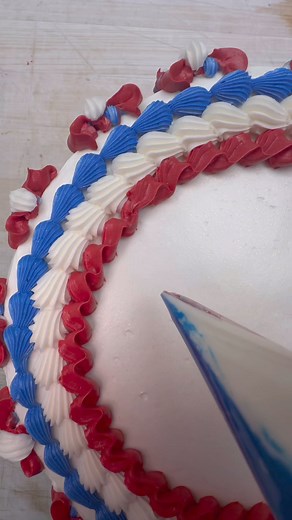 668K views · 10K reactions | #happybirthday #writing #cakedecorating #july4th | Hans Westermark | Facebook