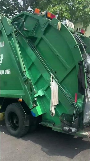 Xe ép rác chở rác ở TP Vũng Tàu.#hottrend #trending #thinhhanh #vungtau #xechorac #xeeprac