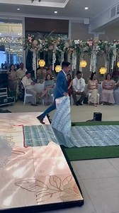 1.5M views · 10K reactions | This groom gave his bride the incredible gift of cash rolled out like a carpet, worth $1 million Philippine pesos This groom gave his bride the incredible gift of cash rolled out like a carpet, worth $1 million Philippine pesos  | ModernWedding | Facebook