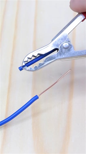268K views · 2.7K reactions | Don't Forget This Hack – How to Strip Electrical Wires Pain-Free | Mr. TQT | Facebook