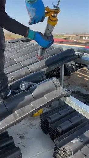 Manual Method For Installing Black Roof Tiles Over Steel Frames