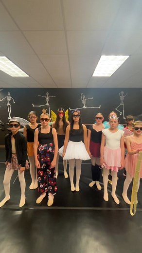 🖤 It’s time to DANCE with the ghouls 🖤 Join us for a hauntingly fun night at The Monster Mash! DJ beats, costumes, contests & creepy-cool vibes for ages 7 & up! 📍 Elevate Dance Studio 🕓 Oct 25 6-8 PM 💵 $10 advance Don’t ghost on this one — get your tickets before they’re gone! 👻 | Elevate Dance Studio