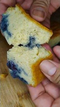 Bread with almond flour and blueberries 🤤🤤🤤