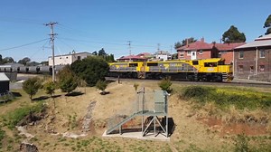 Some more great footage of our recently refurbished 2050-class locos (2053 & 2052). This time going through the beautiful Northern Tasmanian town of Deloraine. Thanks to the very talented videographer for sharing. 📹 Shayne Andrews. #freightrail #locoupgrades #tasmanianrail #Tasmania #bestofficeintheworld #wearetasrail | TasRail