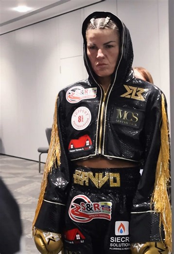 Life’s a movie 🍿… and right now I’m the main character. Another win. Another statement 🥊 stayed dangerous — and got the job done. Respect to @dela.rgy and @jon.pegg for stepping in, real professional 👊 And @officialflintz you already know, you made the night 🎬✨ Big love to my coaches, sponsors, and everyone backing me — we’re building something serious now 🚀 @warrenboxingmanagement @rancon_civil Hair: @maneaurahair Gloves: @rivalboxinggear.uk Kit: @fightlabel Tees & tracksuit: @kazmacprinti