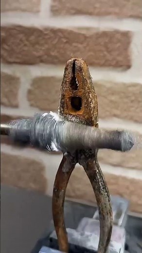 Removing Rust from Steel Using Wire Wool and Toothpaste #RustRemoval #shortvideo #fypシ