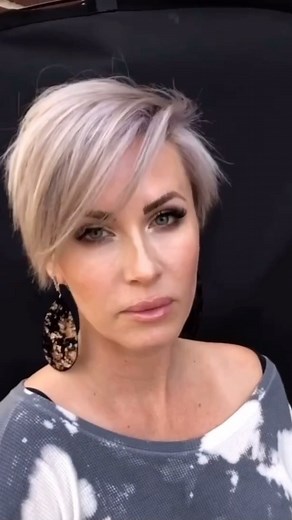 @kurze.haare.stylen on Instagram: "殺♥️ . . #bob #bobhairstyles #lobhaircut #frisuren #pixiebob #pixie #haircolor #shorthair #pixiecut #pixiehaircutstyle"