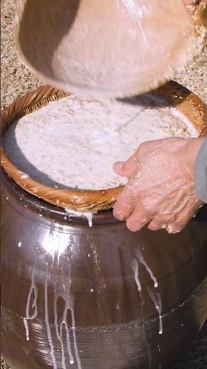 Here's why Korean rice syrup costs $140 per kilogram. #rice #ricesyrup #koreanfood