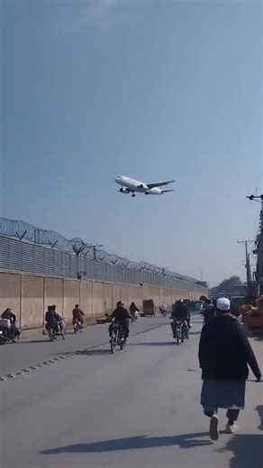 Airline sail awesome road crossing landing beautiful airport #shorts #subscribe