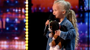 84K views · 404K reactions | This little girl brought the HOUSE down! WOW! | Howie Mandel | Facebook