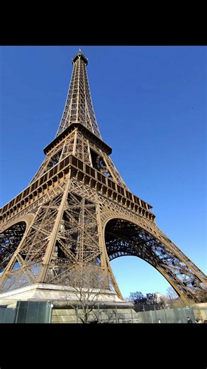 Metro de Paris junto a la Torre Eiffel: experiencia parisina