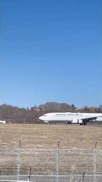 2026.3.25 函館空港 Japan Airlines Boeing 737-846 738 （JA328J） 女性パイロットさん