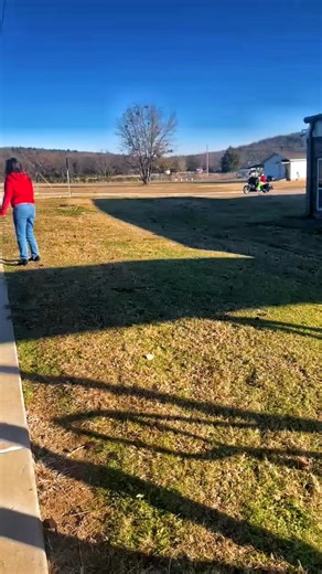 The Grinch made quite the entrance at the KG bldg this morning!! | Knight Vision