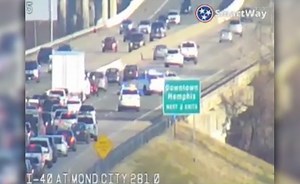 Pothole causes massive traffic backup on I-40