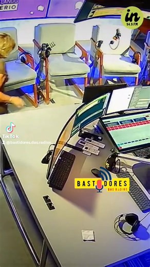 2.1K views · 47 reactions | #Humornoradio Mais que som, o rádio é...