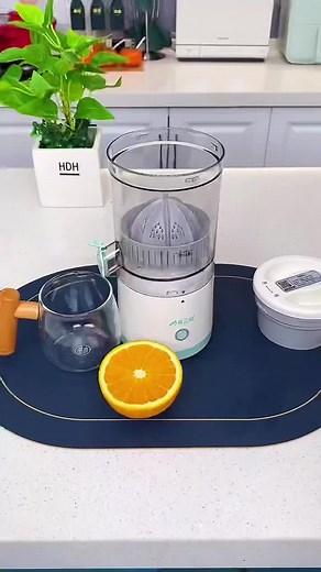 This smart wireless portable juicer makes sense in your life .Get same one from my profile #juicer #home#gadget #homegadget #household #fypforyoupage#lifehack #lifetips #satisfying #appliances #smarthome