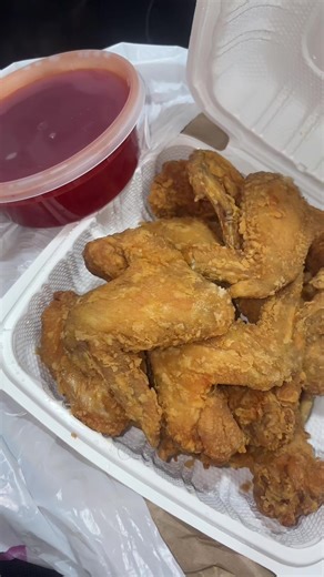 I need them wings fried hard with the Mumbo sauce on the side…thank youu😌 #fyp #dmvtiktok #dcfoodie #washingtondc